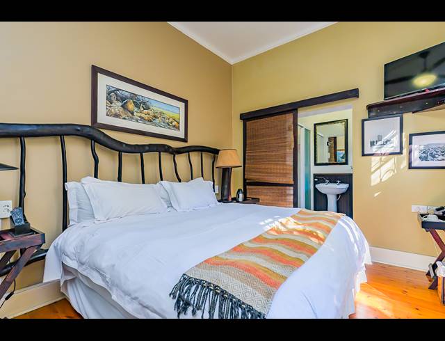 7 BEDROOM HOUSE FOR SALE IN ESSENWOOD